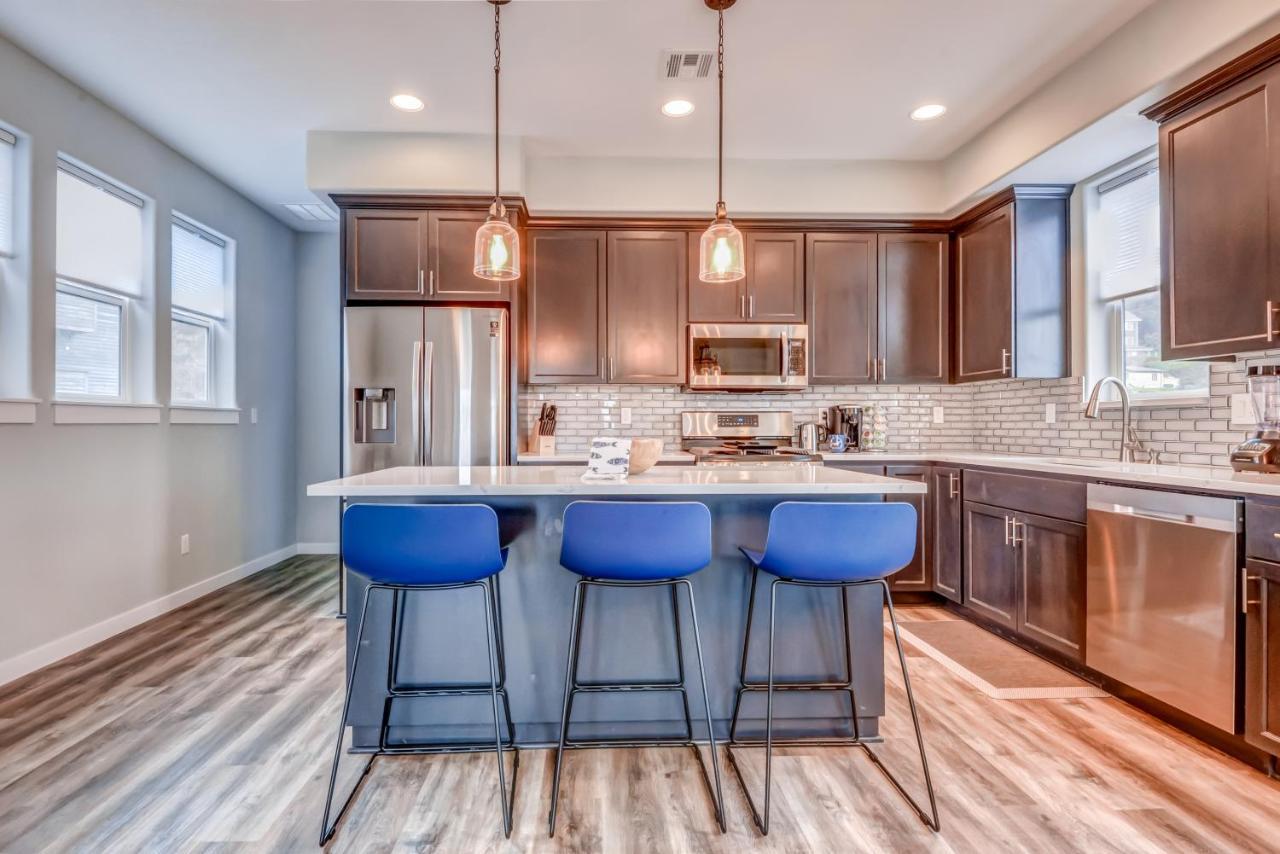 New Tri-Level Home With Ocean View And 3 En-Suite Bedrooms! Депо-Бей Экстерьер фото