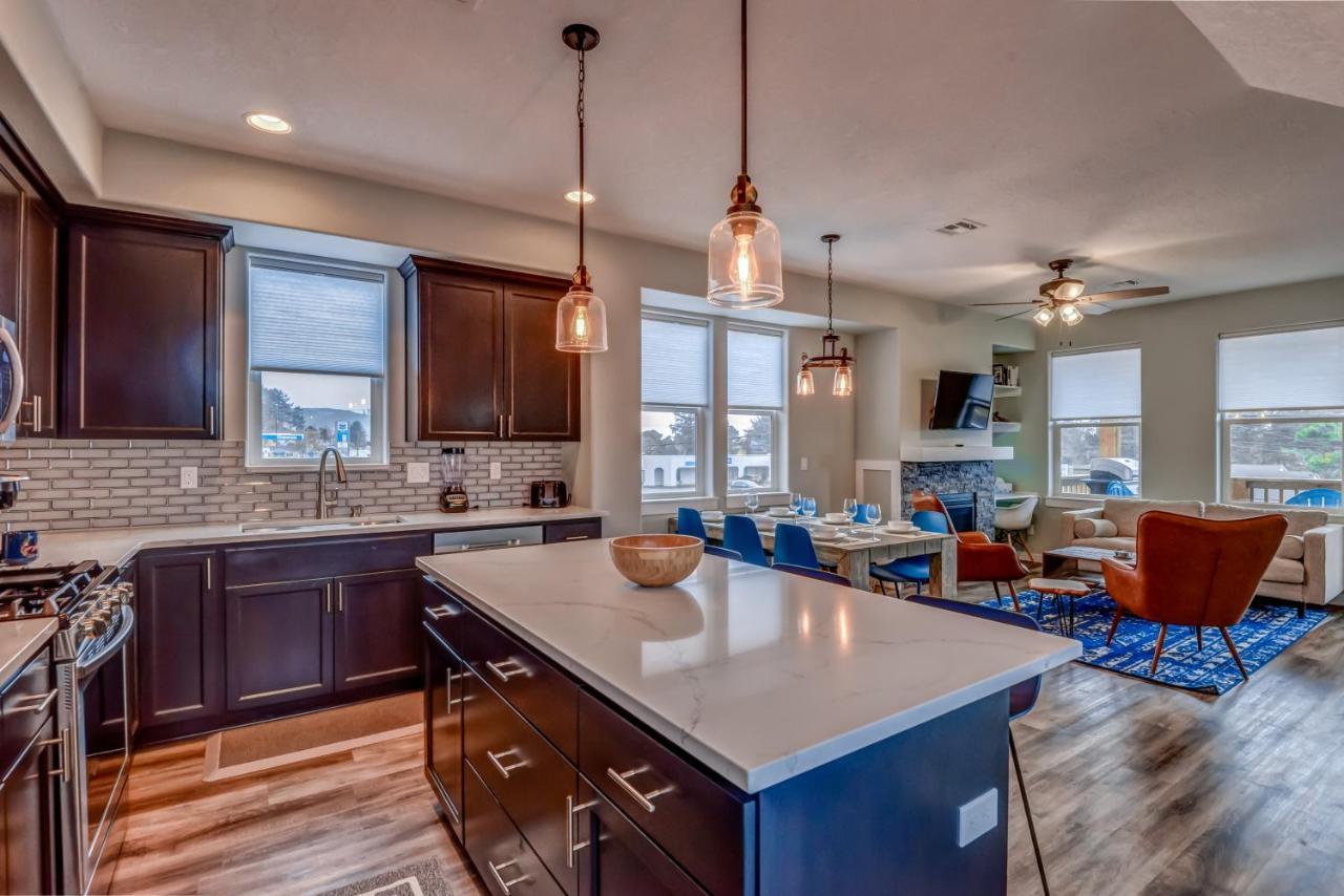 New Tri-Level Home With Ocean View And 3 En-Suite Bedrooms! Депо-Бей Экстерьер фото